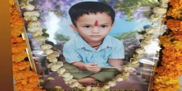 मथुरा : कलियुगी मां ने प्रेमी से बात करने में रोड़ा बने 3 साल के मासूम की गला घोंटकर की हत्या