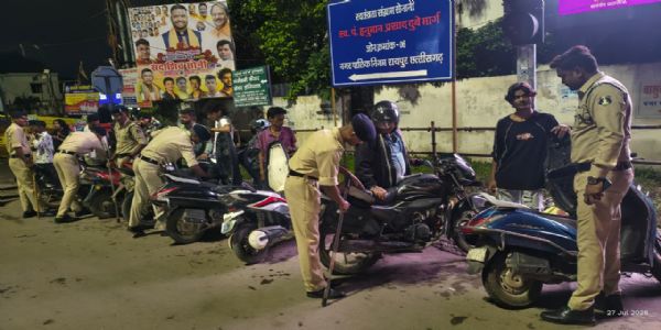 रायपुर में 41 स्थानों पर पुलिस की सघन नाकेबंदी, चोरी की बाइक बरामद, चाकू के साथ युवक गिरफ्तार