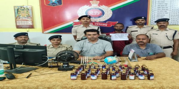 सहरसा जंक्शन से 45 बोतल प्रतिबंधित कफ सिरप बरामद, एक गिरफ्तार
