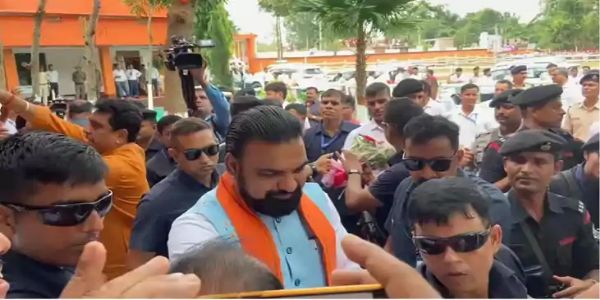 मुख्यमंत्री ने मुंगेर में चयनित 10 आदर्श विद्यालयों का उद्घाटन किया, बच्चाें से की बात
