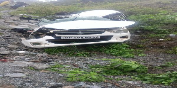 बनीखेत में दर्दनाक हादसा, खाई में गिरी का, एक ही परिवार के पांच लोगों की मौत