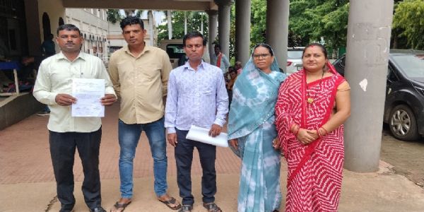 हायर सेकेंडरी स्कूल भाठागांव में विषय विशेषज्ञ शिक्षकों की कमी, ग्रामीण कलेक्ट्रेट पहुंचे