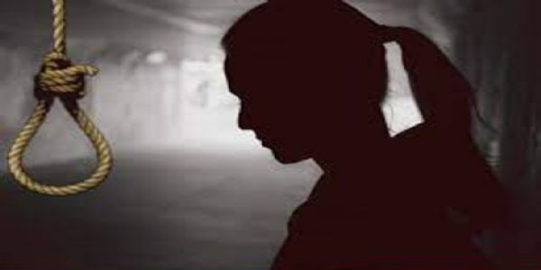 नोएडा : पंखे से फंदे के सहारे लटका मिला विवाहिता का शव, दहेज हत्या का लगा आरोप