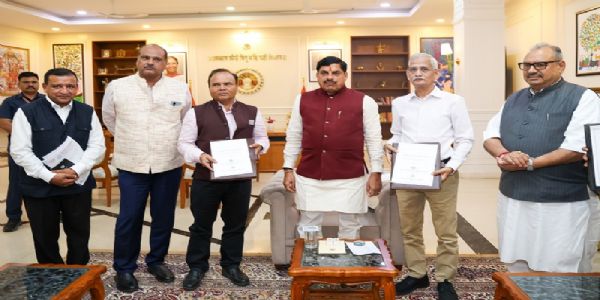 मप्रः सुशासन संस्थान और इंटरनेशनल इंस्टीट्यूट ऑफ वेस्ट मैनेजमेंट के बीच हुआ एमओयू