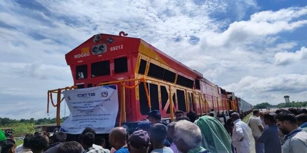 भारत की पहली सीधी वाणिज्यिक कंटेनर मालगाड़ी नेपाल पहुंची, सीमा पार व्यापार को मिलेगा नया आयाम