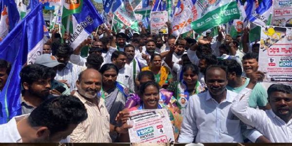 वाईएसआर कांग्रेस पार्टी का राज्यव्यापी प्रदर्शन, शिक्षा मंत्री नारा लोकेश के इस्तीफे की मांग