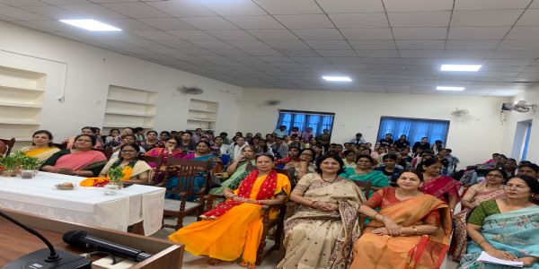 महिला स्वास्थ्य, स्वच्छता और स्वावलंबन से ही सशक्त समाज का निर्माण संभव : प्रो. सुमन