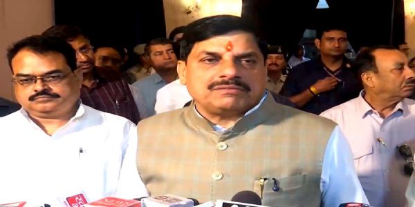 मीडिया से बातचीत करते हुए मुख्यमंत्री डॉ. मोहन यादव