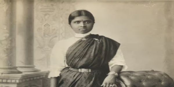स्मृतिशेष  डॉ. मुथुलक्ष्मी रेड्डी ।