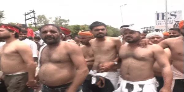 भोपाल में किसान आंदोलन उग्र अर्धनग्न प्रदर्शन भोपाल में किसान आंदोलन उग्र अर्धनग्न प्रदर्शन