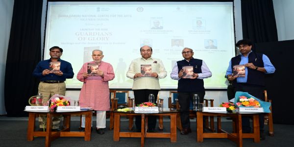 आईजीएनसीए के अध्यक्ष रामबहादुर राय के साथ अन्य अतिथि ‘गार्डियन्स ऑफ ग्लोरी: हेरिटेज एंड द आर्म्ड फोर्सेज इन कश्मीर’ का लोकार्पण में आईजीएनसीए के अध्यक्ष रामबहादुर राय के साथ अन्य अतिथि ‘गार्डियन्स ऑफ ग्लोरी: हेरिटेज एंड द आर्म्ड फोर्सेज इन कश्मीर’ का लोकार्पण में