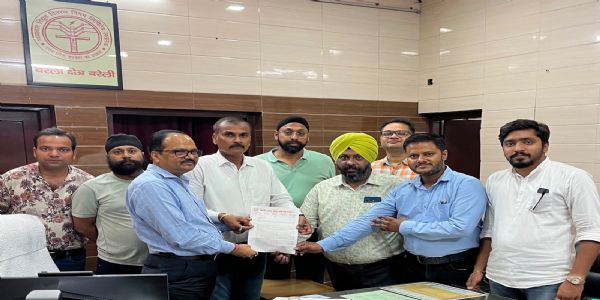 व्यापारियों ने बिजली समस्याओं को लेकर मुख्य अभियंता का घेराव किया, सौंपा ज्ञापन