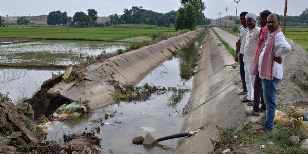 मीरजापुर: एक साल पहले बनी माइनर टूटी, सैकड़ों एकड़ खेत बने तालाब