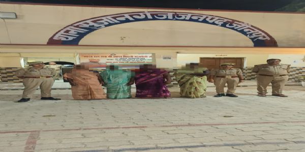 पुलिस व राजस्व टीम पर पथराव करने में चार महिलाओं समेत छह गिरफ्तार
