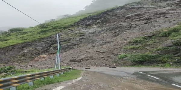 हिमाचल में मानसून सक्रिय, कई जिलों में भारी बारिश का अलर्ट, नेशनल हाईवे-5 पर भूस्खलन