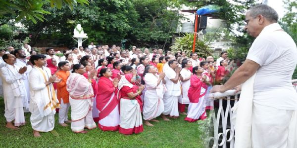 गुरु पूर्णिमा पर ब्रह्मलोकधाम में दिनभर गूंजे भक्ति के स्वर