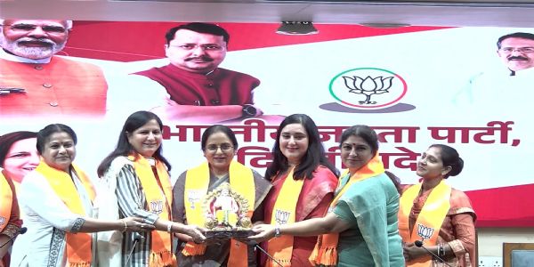 सांसद कमलजीत सहरावत और बांसुरी स्वराज ने दिल्ली लक्ष्मी योजना के लिए मुख्यमंत्री का आभार जताया