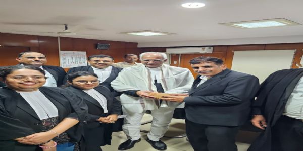 गुरु पूर्णिमा पर अधिवक्ता परिषद ने वरिष्ठ अधिवक्ताओं का किया सम्मान