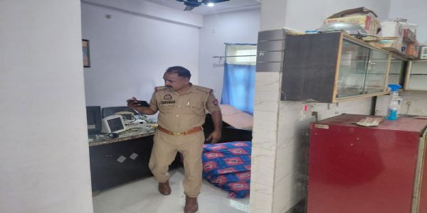 नर्सिंग होम संचालक के घर से लाखों की चोरी