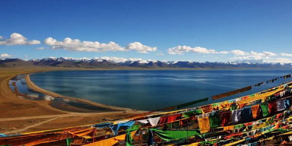 नामत्सो: तिब्बत की 