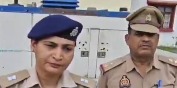 झांसी में खड़े ट्रक से स्लीपर बस टकराई, चालक समेत दो की मौत