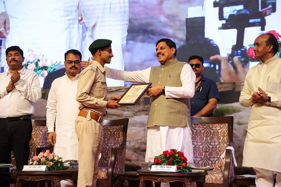 अंतरराष्ट्रीय बाघ दिवस पर कार्यक्रम में उत्कृष्ट कार्य करने वालों को दिए गए प्रशस्ति पत्र अंतरराष्ट्रीय बाघ दिवस पर कार्यक्रम में उत्कृष्ट कार्य करने वालों को दिए गए प्रशस्ति पत्र