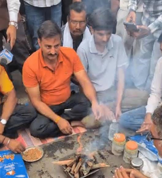 मांगों को मनवाने किसानों ने सरकार के लिए सद्बुद्धि यज्ञ किया मांगों को मनवाने किसानों ने सरकार के लिए सद्बुद्धि यज्ञ किया