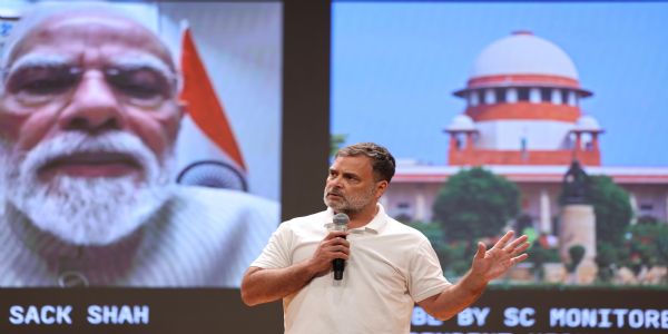 नई दिल्ली में बुधवार को आयोजित प्रेस वार्ता में संबोधित करते लोकसभा में नेता प्रतिपक्ष राहुल गांधी। नई दिल्ली में बुधवार को आयोजित प्रेस वार्ता में संबोधित करते लोकसभा में नेता प्रतिपक्ष राहुल गांधी।