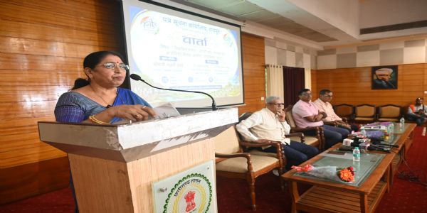 मीडिया वार्ता कार्यक्रम को संबोधित करती राज्यसभा सांसद श्रीमती लक्ष्मी वर्मा मीडिया वार्ता कार्यक्रम को संबोधित करती राज्यसभा सांसद श्रीमती लक्ष्मी वर्मा