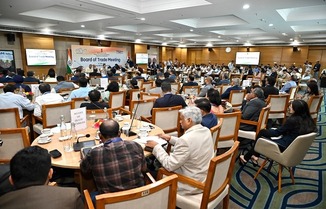 नई दिल्ली में ‘व्यापार बोर्ड’ की बैठक को संबोधित करते वाणिज्य मंत्री पीयूष गोयल नई दिल्ली में ‘व्यापार बोर्ड’ की बैठक को संबोधित करते वाणिज्य मंत्री पीयूष गोयल