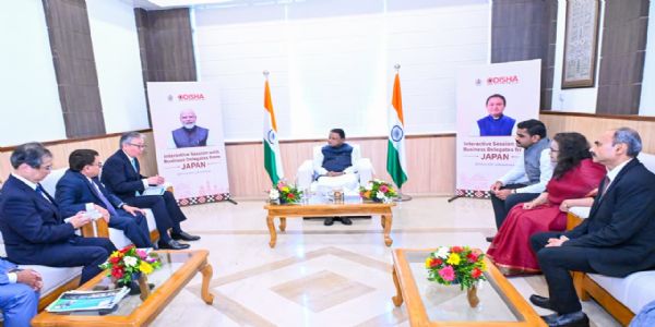 कन्वेंशन सेंटर में मुख्यमंत्री मोहन चरण माझी ने जापानी उद्योग प्रतिनिधिमंडल के साथ बैठक करते हुए । कन्वेंशन सेंटर में मुख्यमंत्री मोहन चरण माझी ने जापानी उद्योग प्रतिनिधिमंडल के साथ बैठक करते हुए ।
