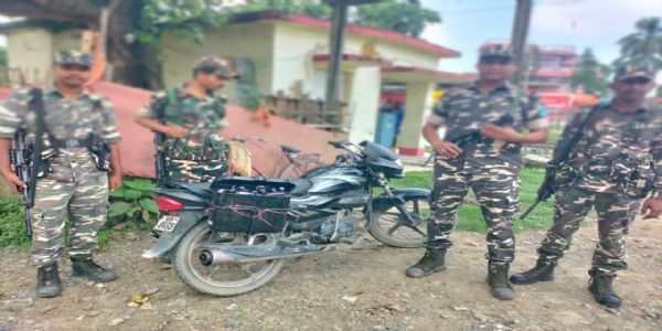 एसएसबी ने प्रतिबंधित कोडीन युक्त कफ सिरप के साथ बाइक किया बरामद,तस्कर फरार