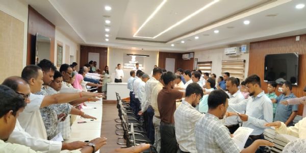 भ्रष्टाचार मुक्त प्रशासन का लिया संकल्प, डीएम ने दिलाई सतर्कता शपथ