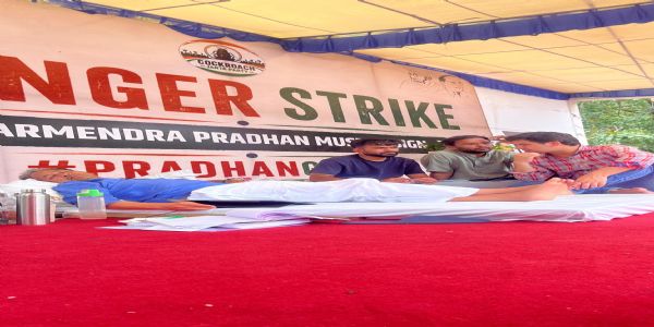 दिल्ली में भूख हड़ताल पर बैठे सोनम वांगचुक के समर्थकों ने भी रखा एक दिन का उपवास