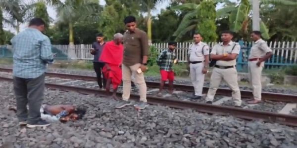पति-पत्नी में हुई नोंक झोंक पति ने दी जान