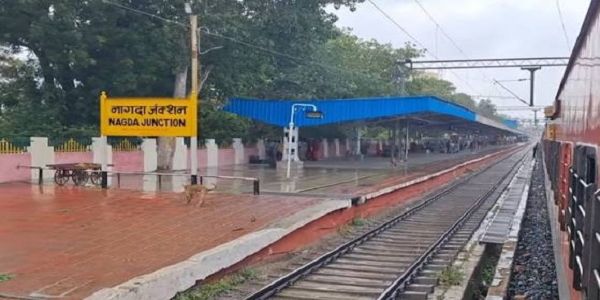 इंजन में तकनीकी खराबी से नागदा-उज्जैन रेल मार्ग बाधित, कई ट्रेनें डेढ़ घंटे तक रुकीं