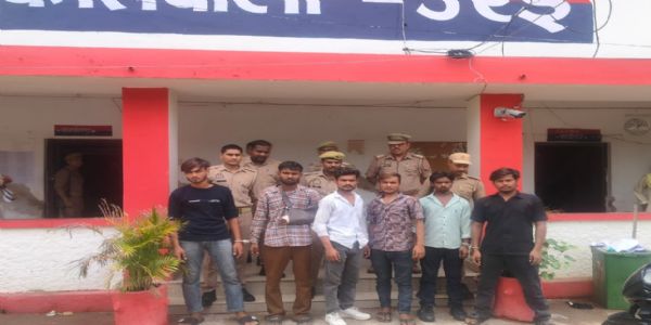 पर्स स्नैचिंग गैंग के छह आरोपित गिरफ्तार