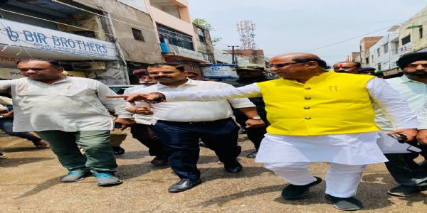 जलभराव नहीं रुका तो मेट्रो का काम रुकवाऊंगा, एफआईआर भी कराऊंगा : सुरेंद्र मैथानी