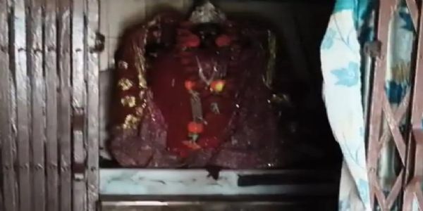 एक महीने में दूसरी वारदात: कुलदेवी मंदिर से 22 किलो चांदी चोरी, ग्रामीणों में आक्रोश