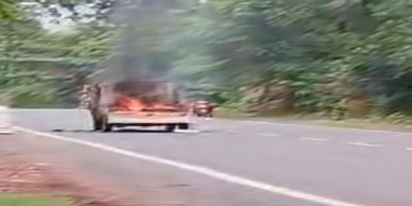 ऑटो में लगी आग, चालक की सूझबूझ से टला हादसा