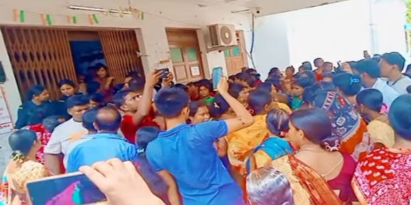 अन्नपूर्णा भंडार की राशि नहीं मिलने पर दासपुर में पंचायत कार्यालय घेराव, महिलाओं का उग्र प्रदर्शन