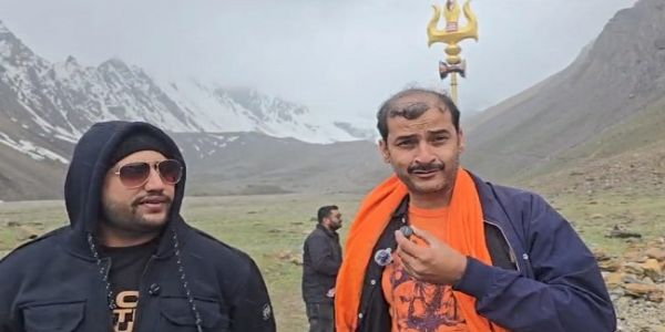 आदि कैलाश दर्शन को पहुंचे पर्यटक। आदि कैलाश दर्शन को पहुंचे पर्यटक।