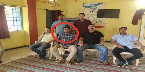दमोह: पीएम आवास योजना की किस्त जारी करने के नाम पर 8 हजार रुपये की रिश्वत लेते रोजगार सहायक गिरफ्तार