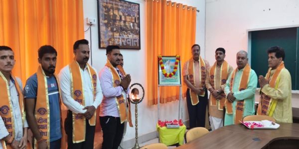 गुरु-शिष्य परंपरा ज्ञान और संस्कारों की आधारशिला है : प्रो. डी.सी. श्रीवास्तव