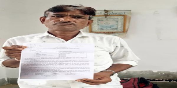 15 हजार की कमाई, लेकिन 6.79 करोड़ का टैक्स नोटिस! जूती कारीगर के खाते पर लगी रोक