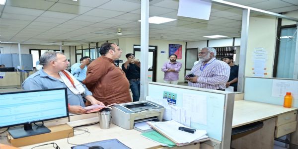 परिवहन मंत्री ने राजा गार्डन स्थित आरटीओ कार्यालय का किया निरीक्षण