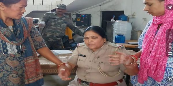 खूंटी महिला थाना प्रभारी 50 हजार रुपये रिश्वत लेते रंगेहाथ गिरफ्तार