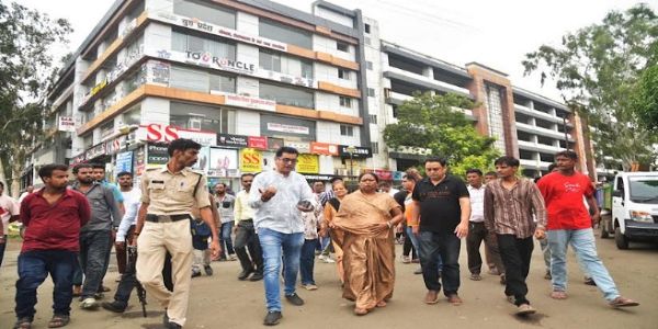 न्यू मार्केट में महिला चालकों के लिए आरक्षित रहे पिंक पार्किंग, महापौर ने दिए व्यवस्था सुधार के निर्देश