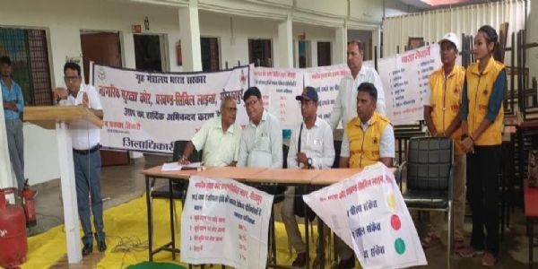 राष्ट्रपति पदक विजेता अखिलेश ओझा ने छात्राओं को सिखाए आपदा में जीवन बचाने के गुर