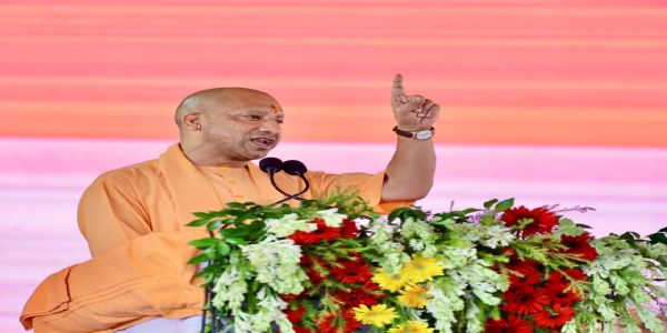 गाजीपुर में विकास परियोजनाओं का लोकार्पण एवं शिलान्यास कर मुख्यमंत्री ने अच्छे जनप्रतिनिधि चुनने की अपील की